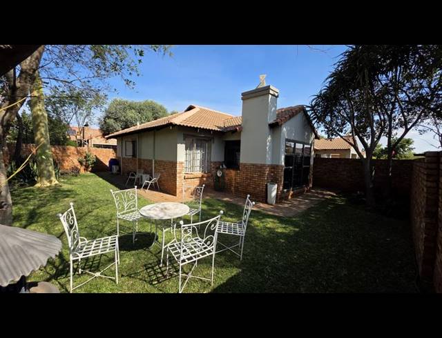 2 BEDROOM TOWNHOUSE FOR SALE IN MONTANA TUINE